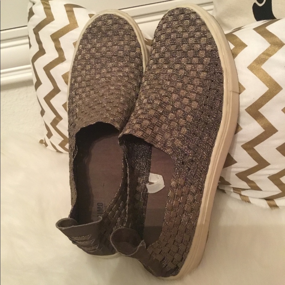 Mossimo sneakers 👟 - Picture 2 of 6